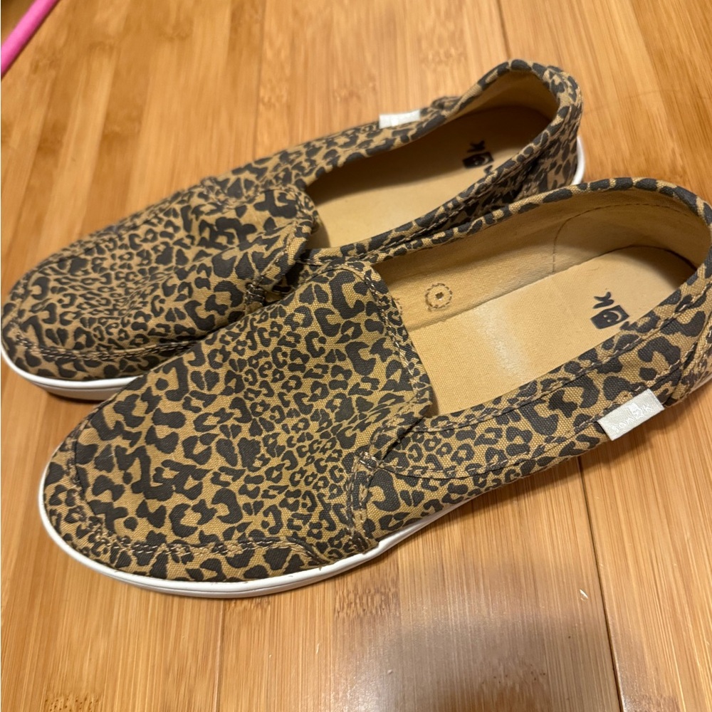 Cheetah Sanuks